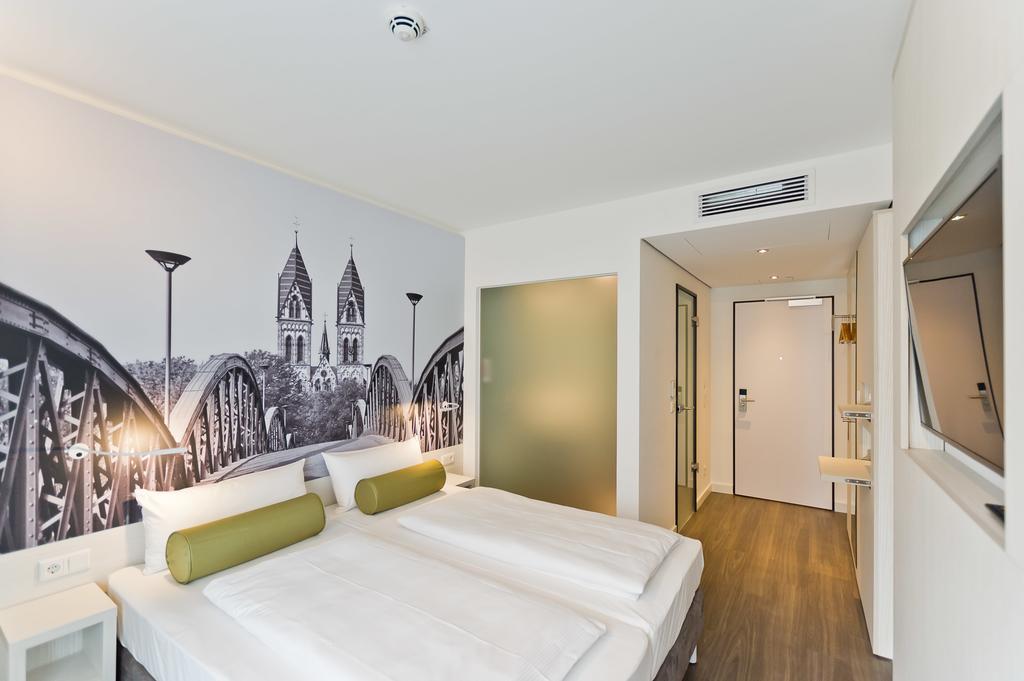 Super 8 Freiburg Hotel Kültér fotó