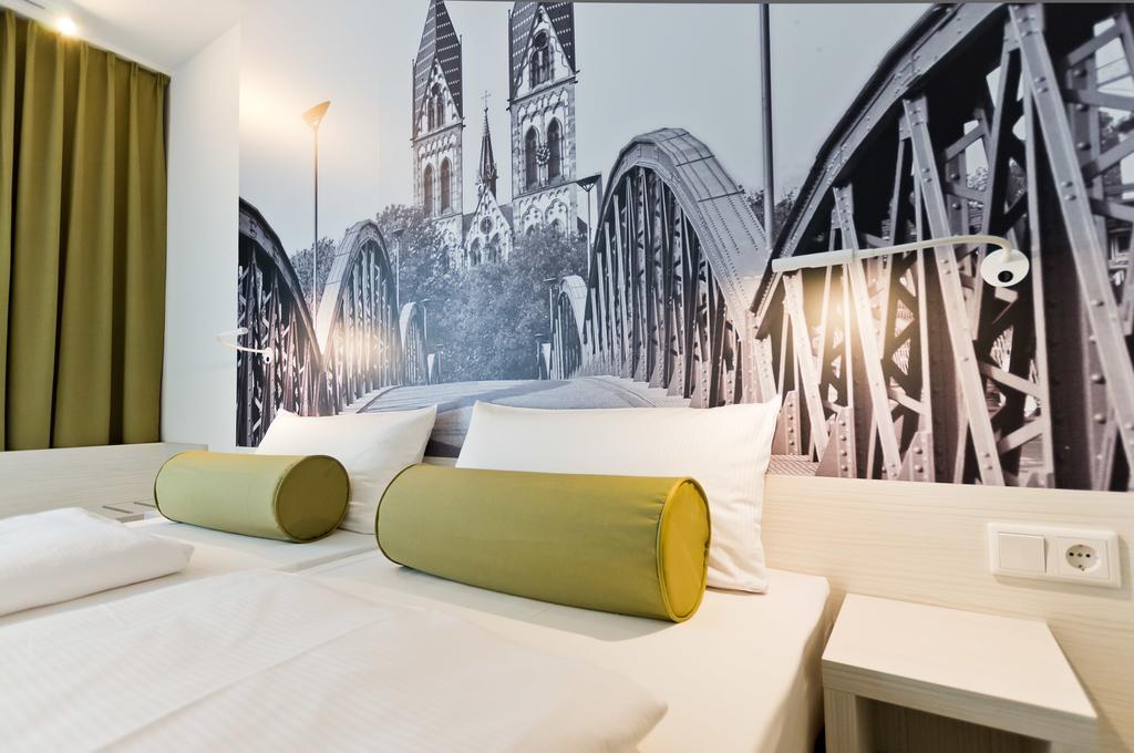 Super 8 Freiburg Hotel Kültér fotó