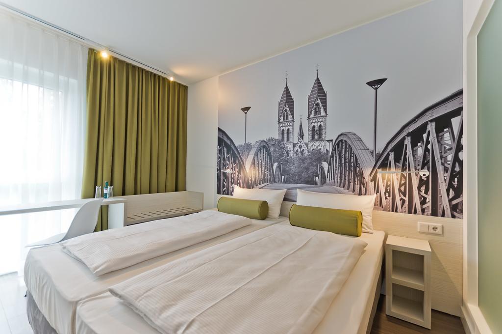 Super 8 Freiburg Hotel Kültér fotó