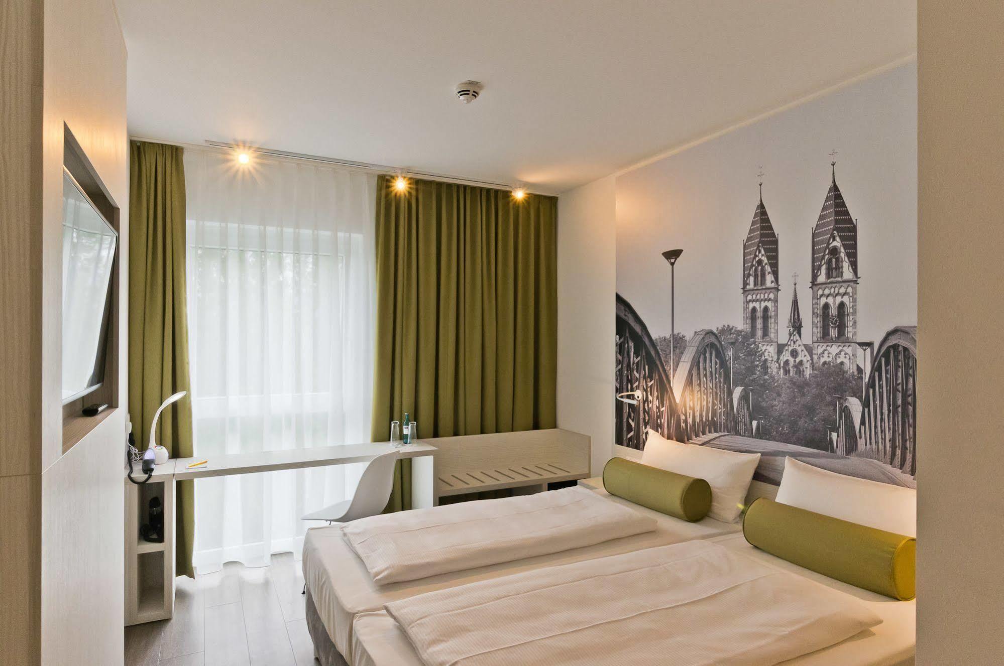Super 8 Freiburg Hotel Kültér fotó